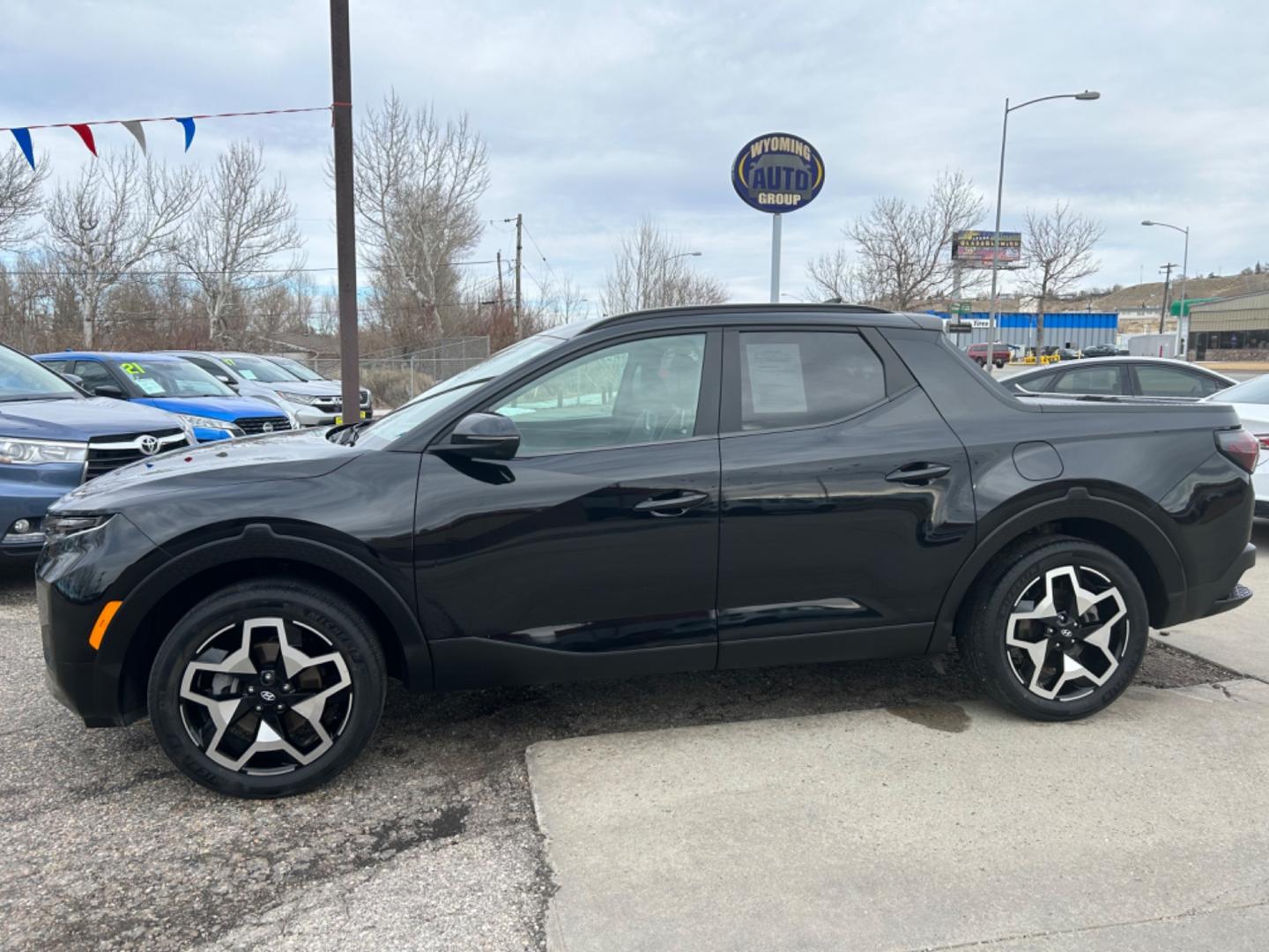 2022 Black /BLACK Hyundai Santa Cruz Limited (5NTJEDAF1NH) with an 2.5L engine, Automatic transmission, located at 3030 CY Ave, Casper, WY, 82604, (307) 265-3830, 42.827816, -106.357483 - Photo#0